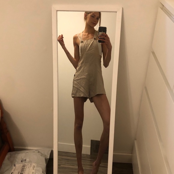 Cute beige coveralls/romper - Picture 3 of 6